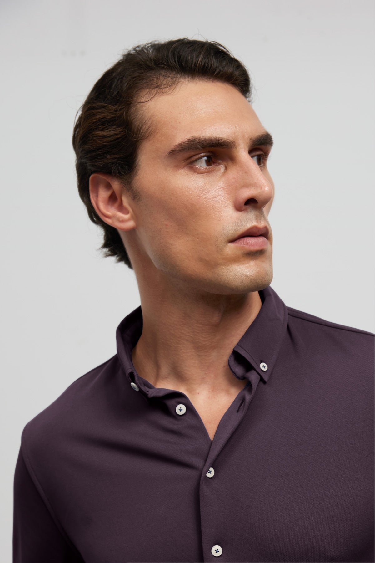 camisa casual ciruela regular detalle