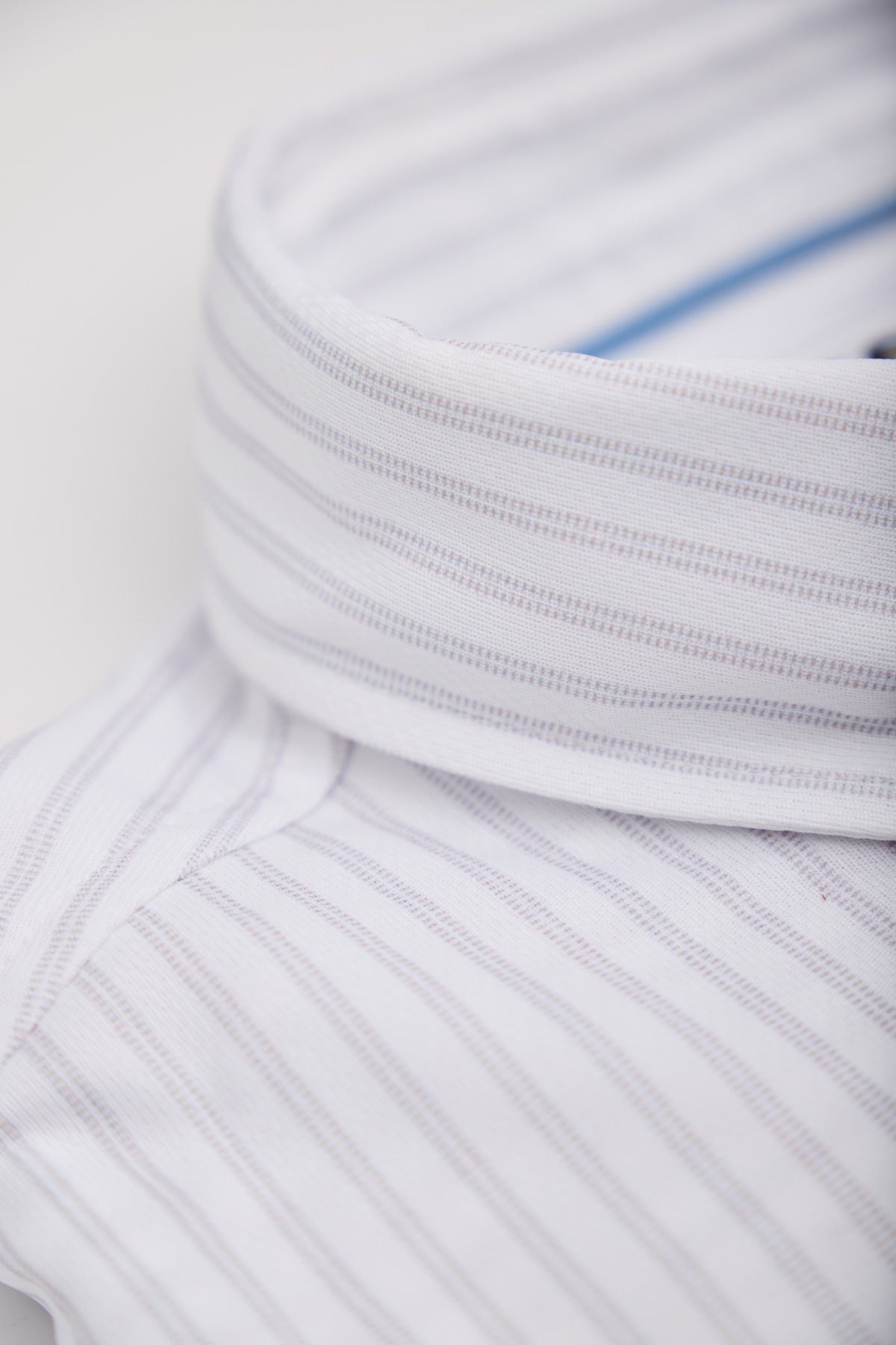 Camisa casual hombre estampado con rayas gris regular