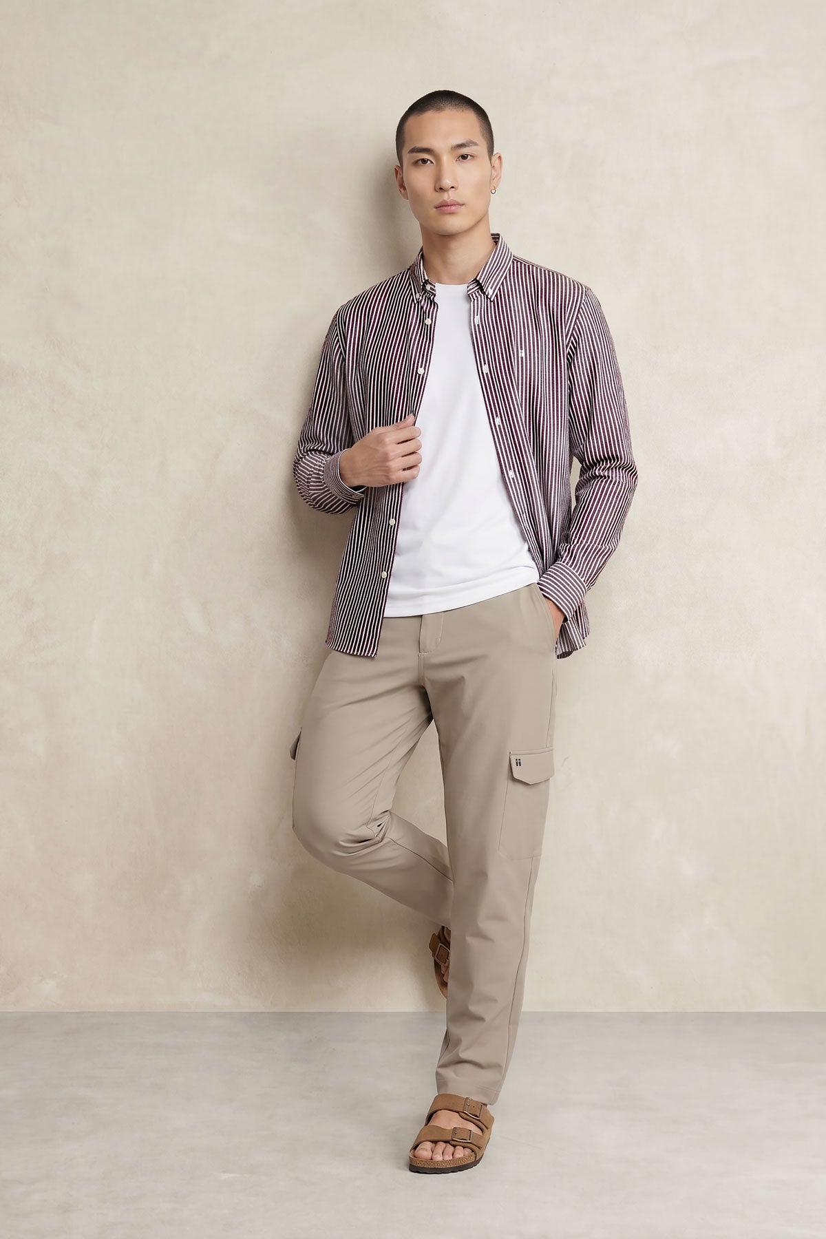 Camisa casual para homem com riscas regulares em ameixa