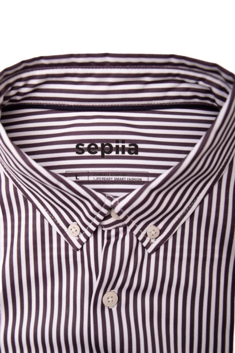 Camisa casual para homem com riscas regulares em ameixa