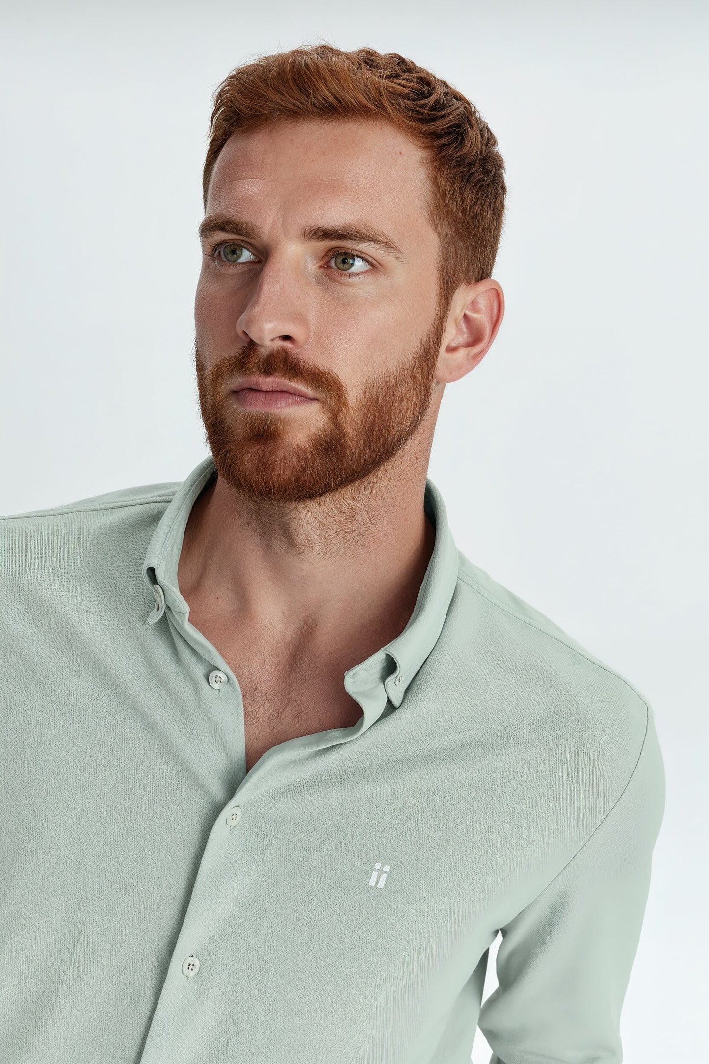 Camisa casual masculina verde leitoso regular