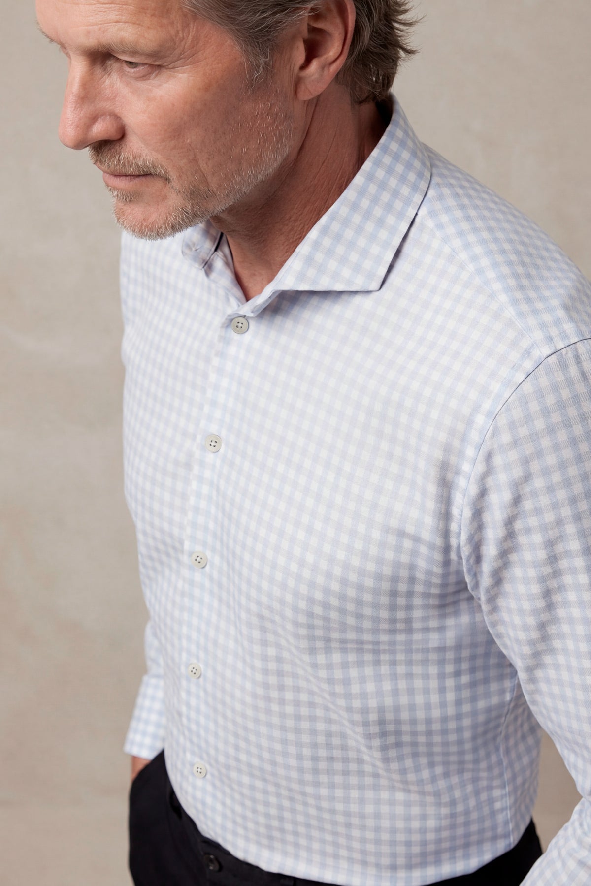 Camisa social para homem com gola cortada e estampado xadrez azul claro regular