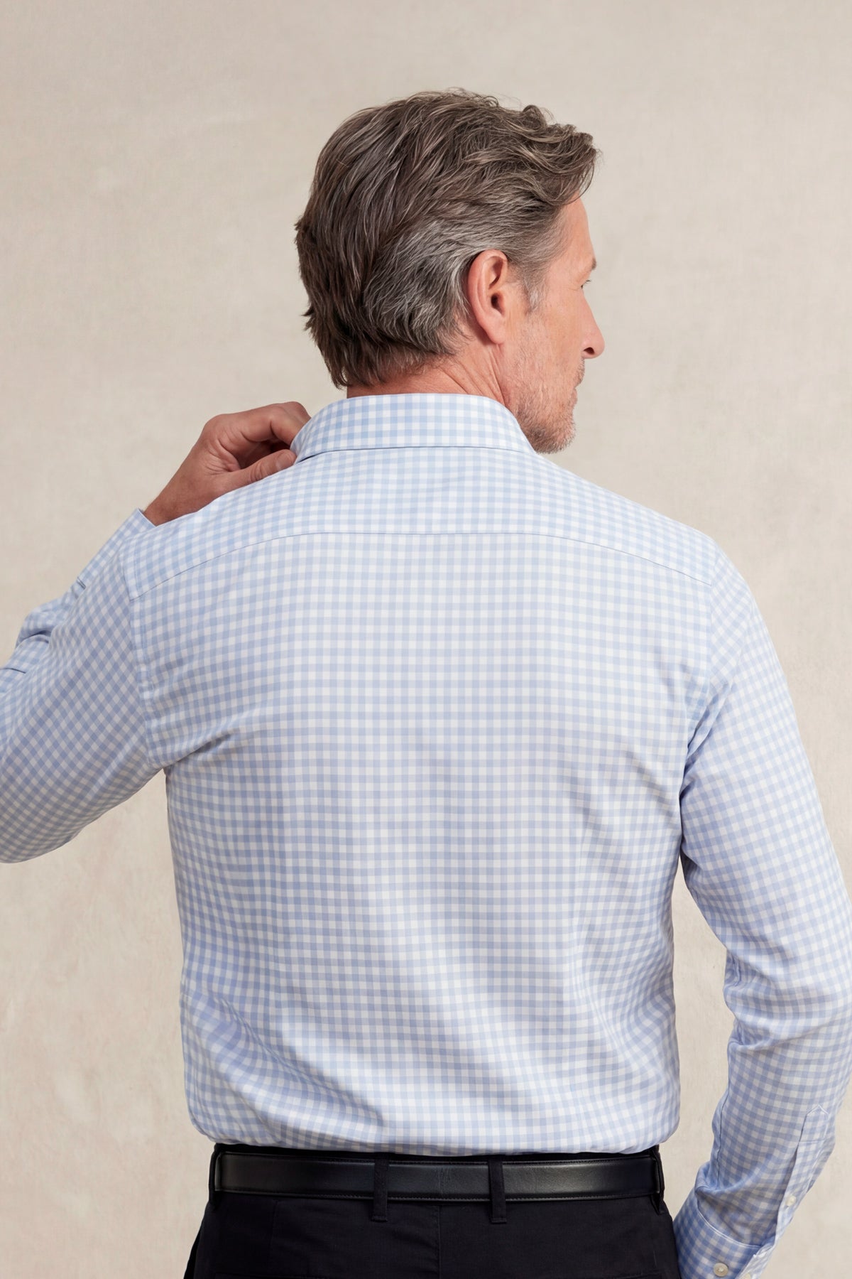 Camisa social para homem com gola cortada e estampado xadrez azul claro regular