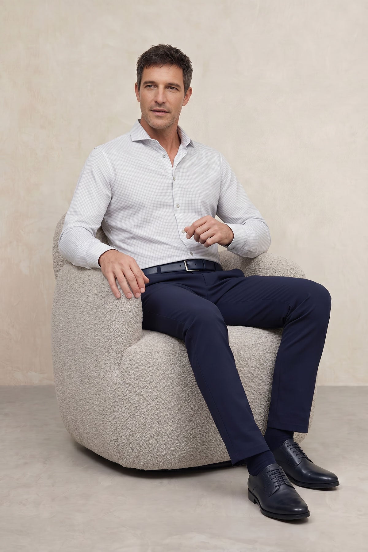 Camisa social para homem com estampado xadrez cinza regular e gola recortada