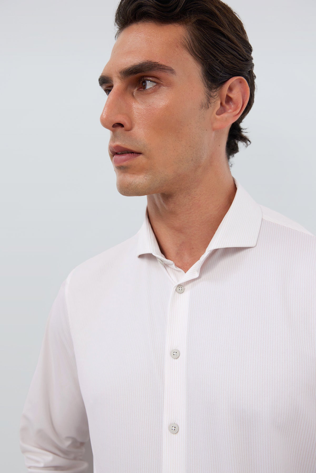 camisa de vestir cuello cutaway estampado raya rosa regular foto detalle