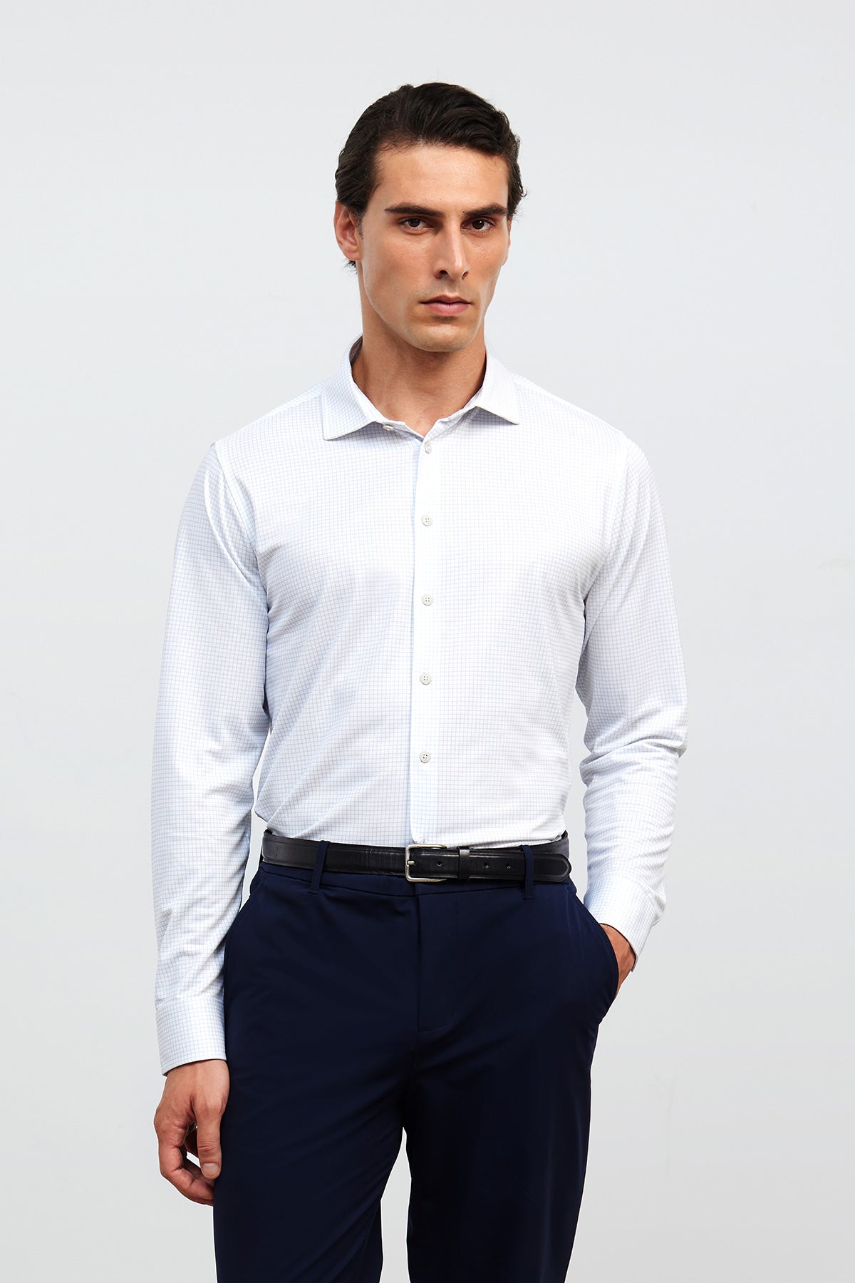 camisa de vestir cuadro celeste regular primer plano 