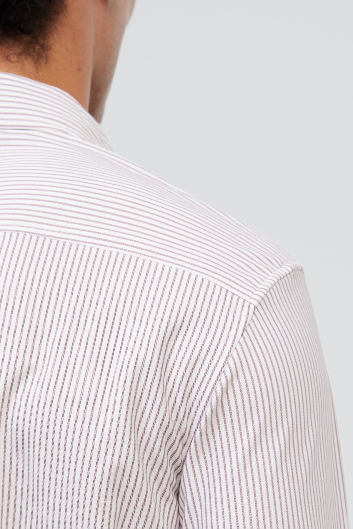 camisa de vestir rayas granate regular luxe detalle espalda