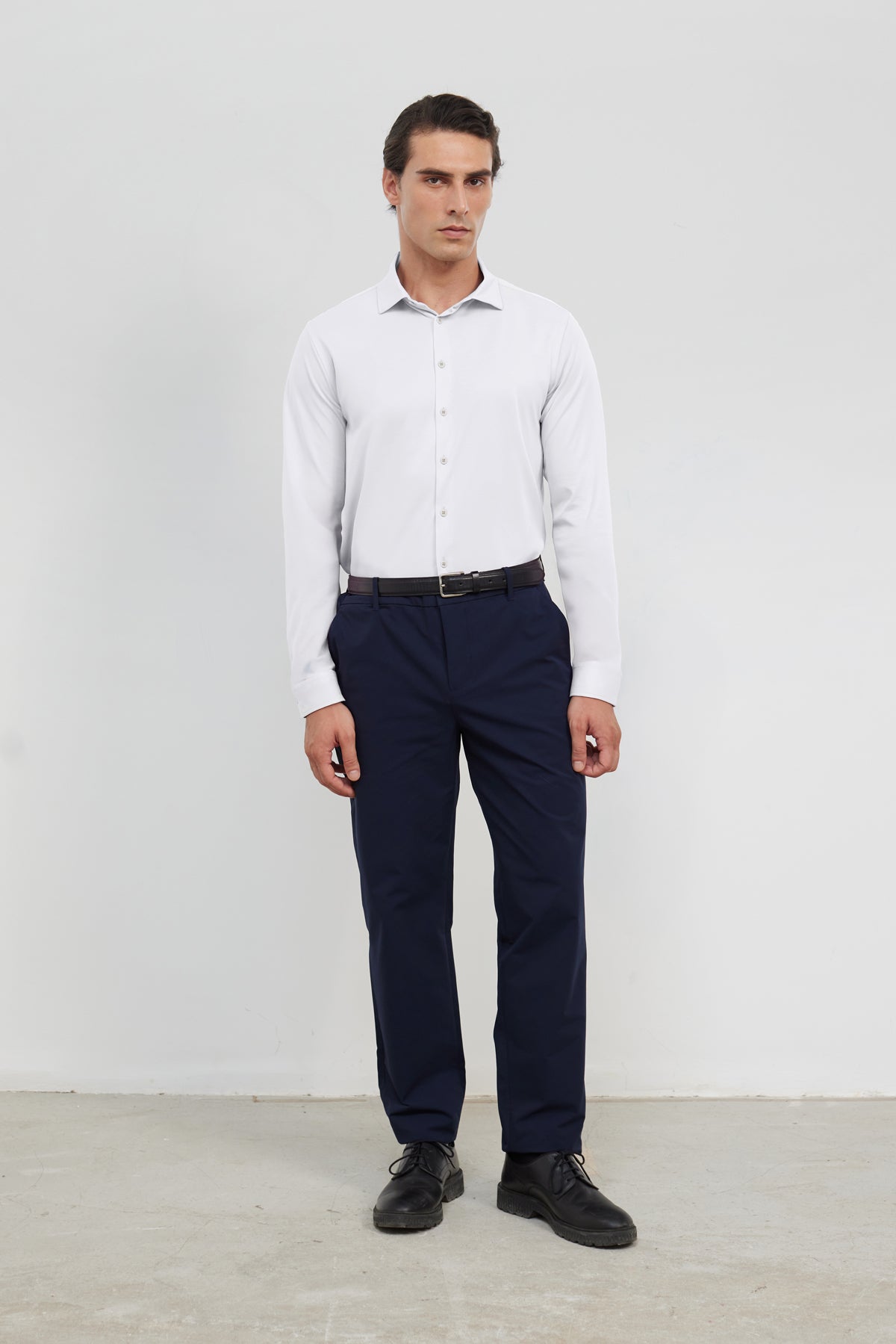 Camisa de vestir blanca de manga larga regular para hombre Sepiia: Camisa de vestir blanca de manga larga regular para hombre sin arrugas, antimanchas, perfecta para traje o americana, cuerpo entero 