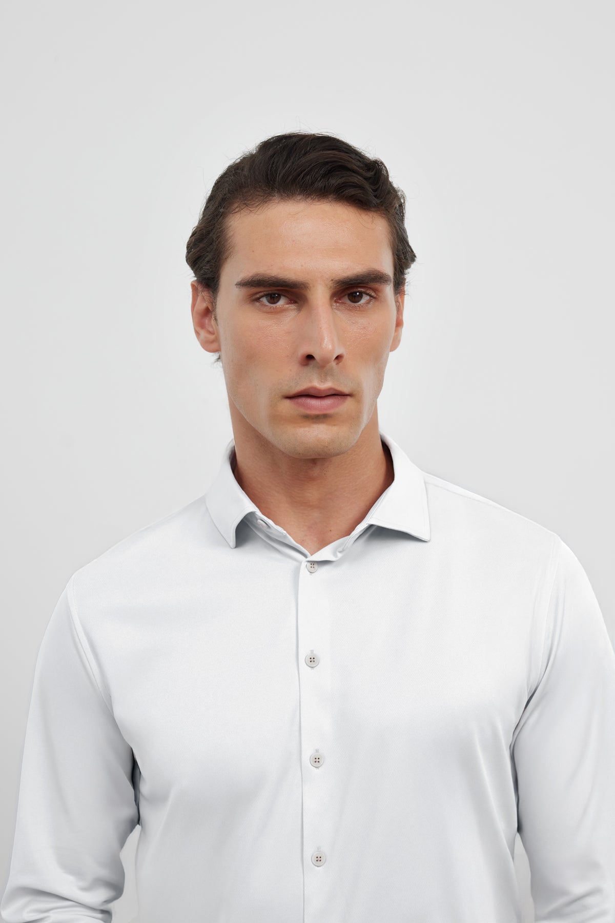 Camisa de vestir blanca de manga larga regular para hombre Sepiia: Camisa de vestir blanca de manga larga regular para hombre sin arrugas, antimanchas, perfecta para traje o americana, plano detalle 