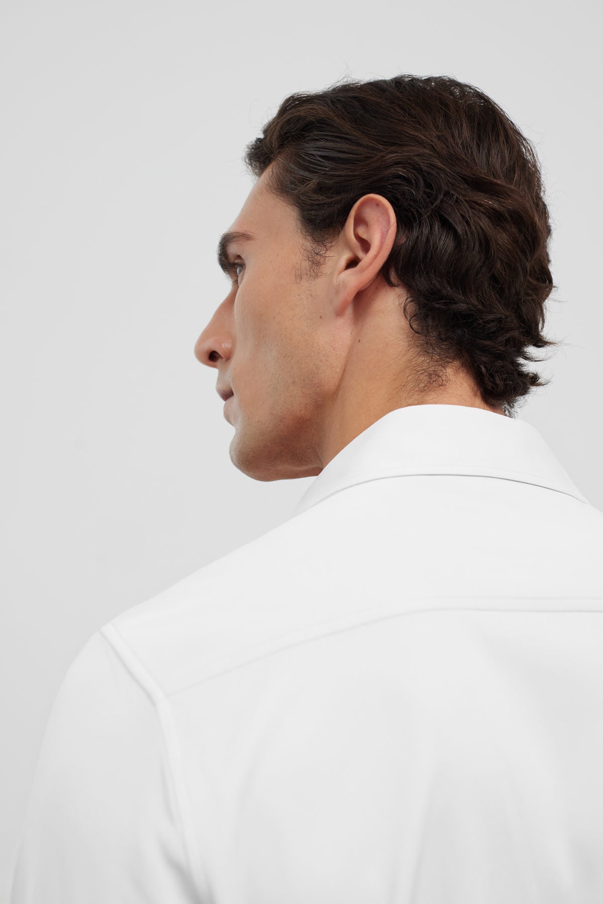 Camisa de vestir blanca de manga larga regular para hombre Sepiia: Camisa de vestir blanca de manga larga regular para hombre sin arrugas, antimanchas, perfecta para traje o americana, espalda 