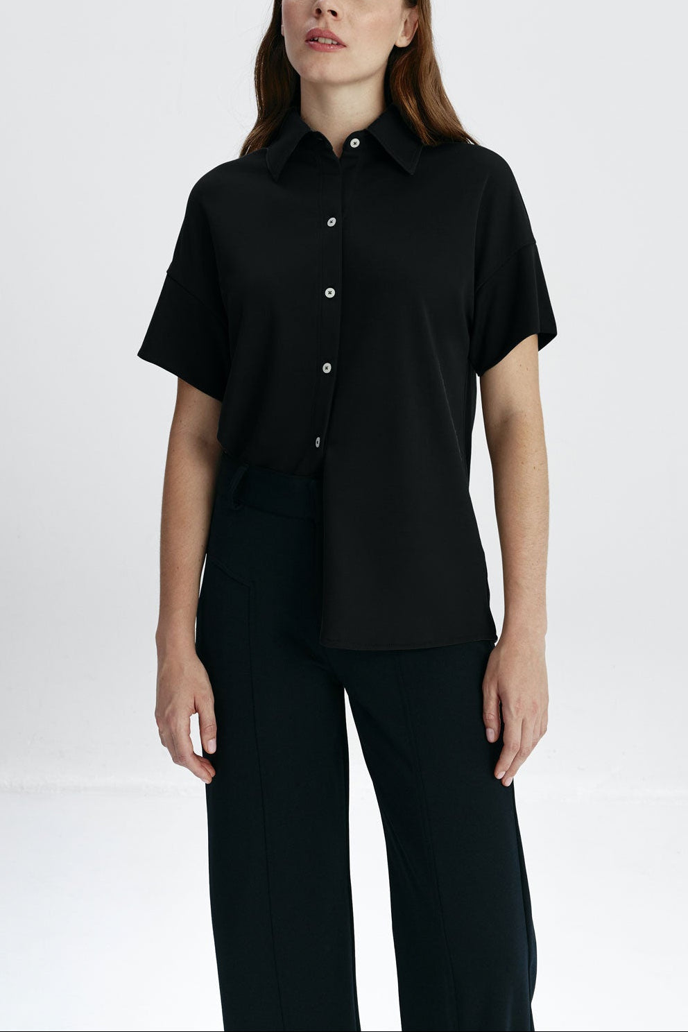 Camisa Manga Corta Mujer Negra: Estilo y Versatilidad
