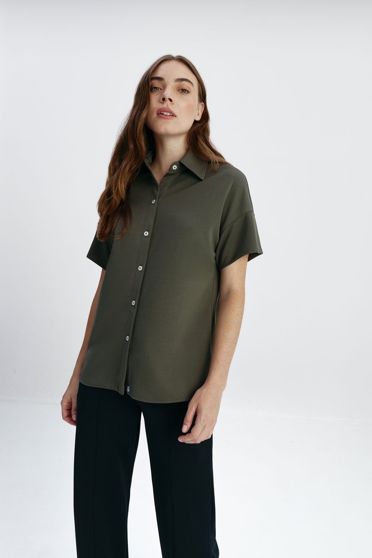 Camisa feminina manga curta verde cáqui