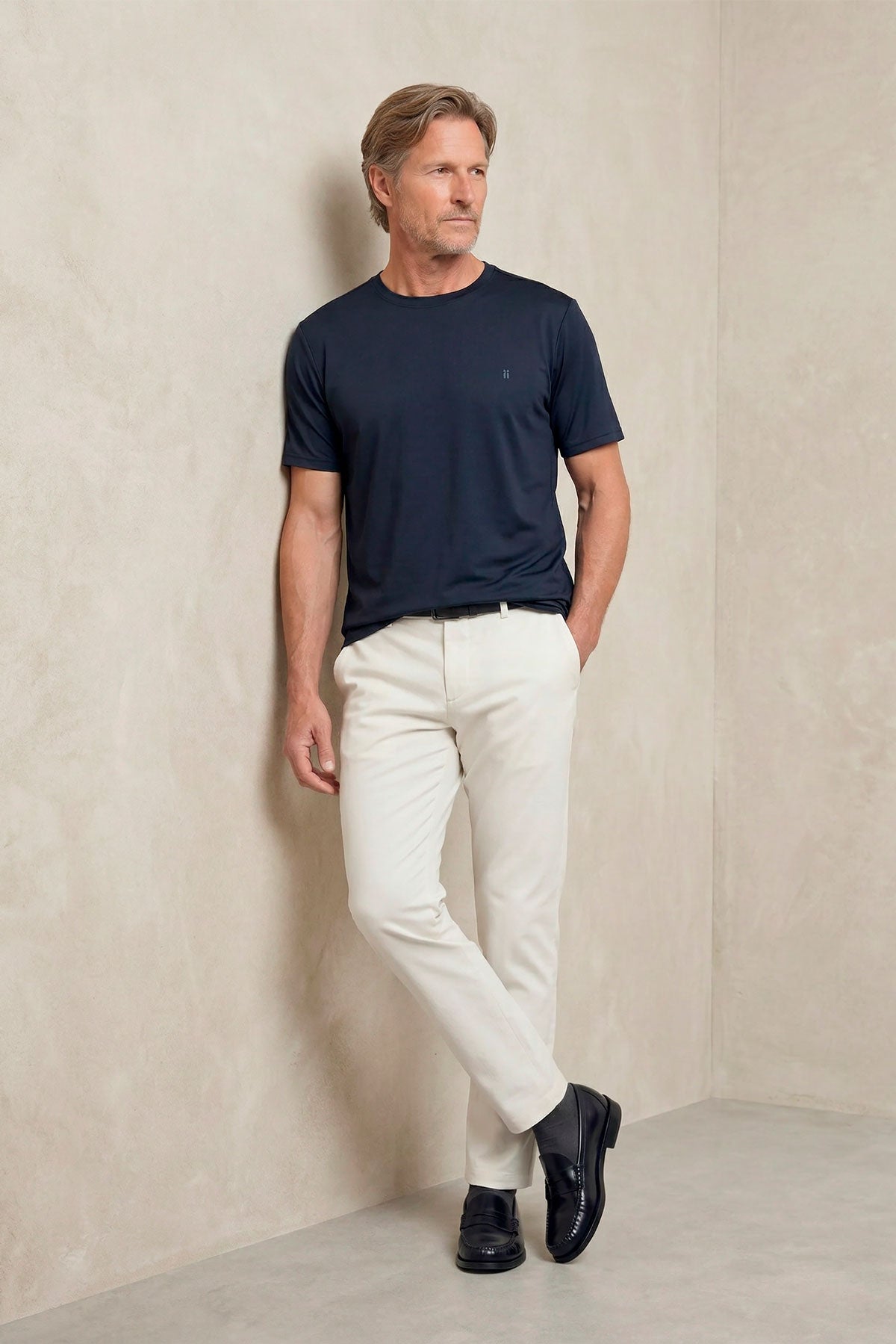 T-shirt para homem azul marinho com gola redonda e tecido macio