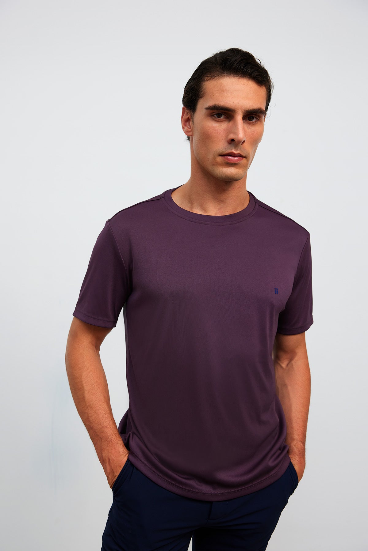 camiseta cuello redondo ciruela soft primer plano 
