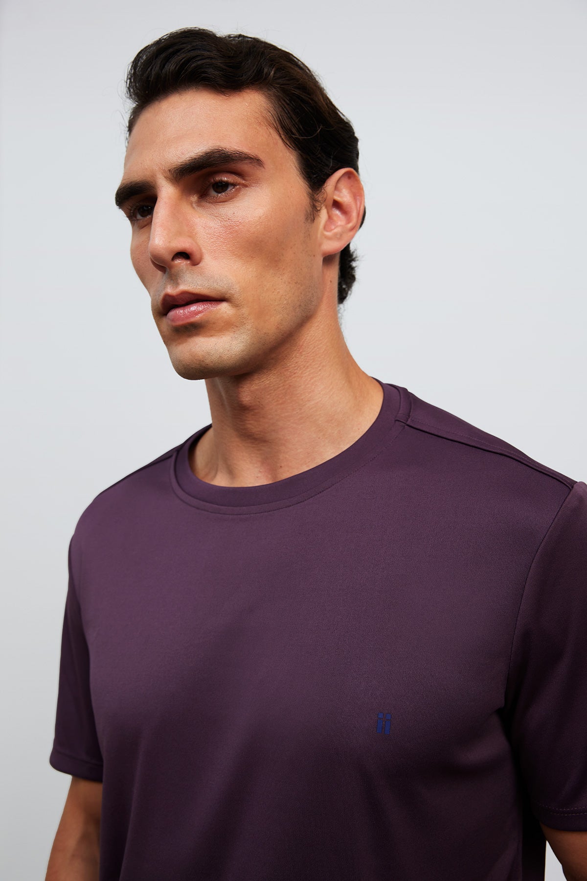 camiseta cuello redondo ciruela soft detalle 