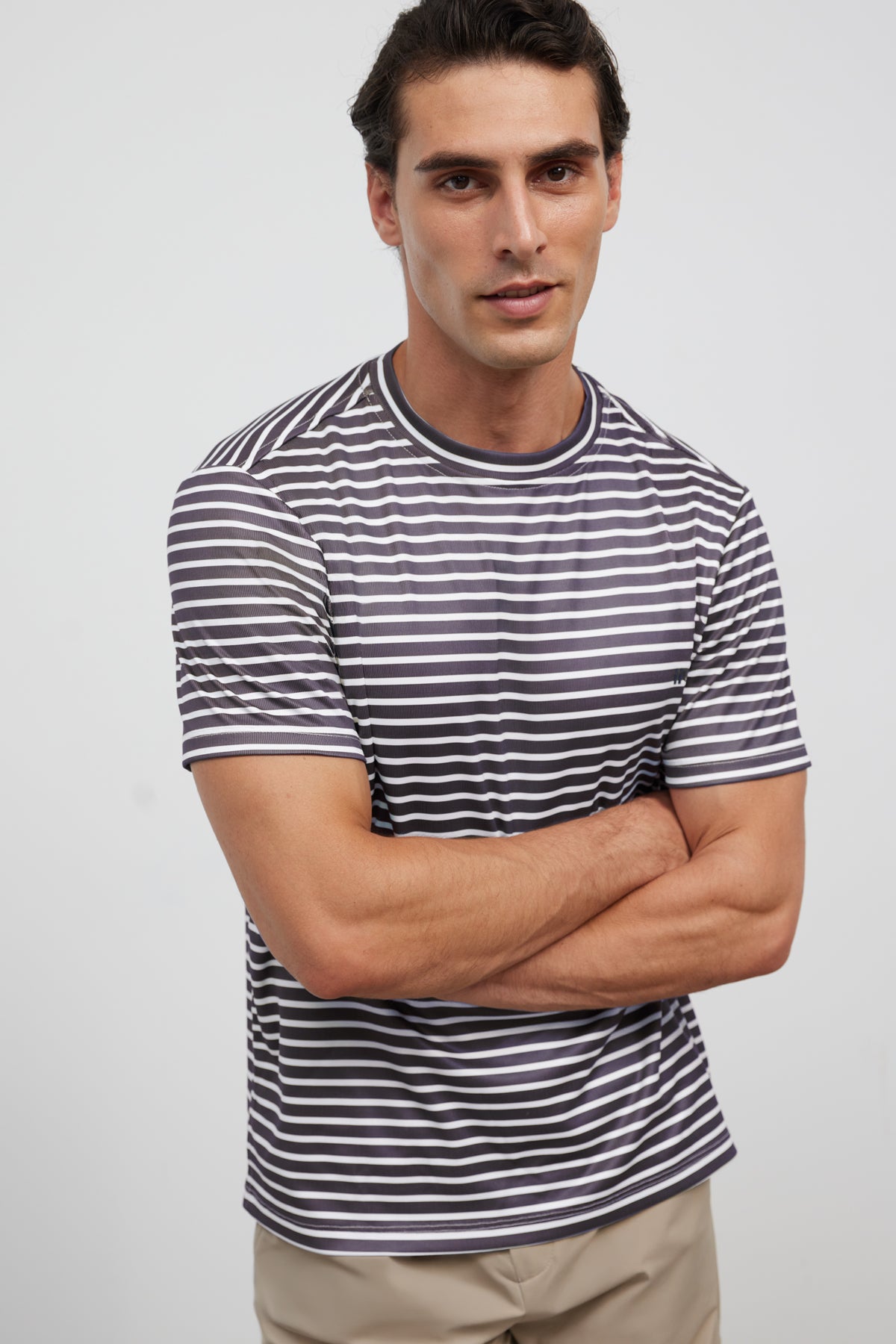 camiseta cuello redondo estampado rayas ciruela soft detalle 