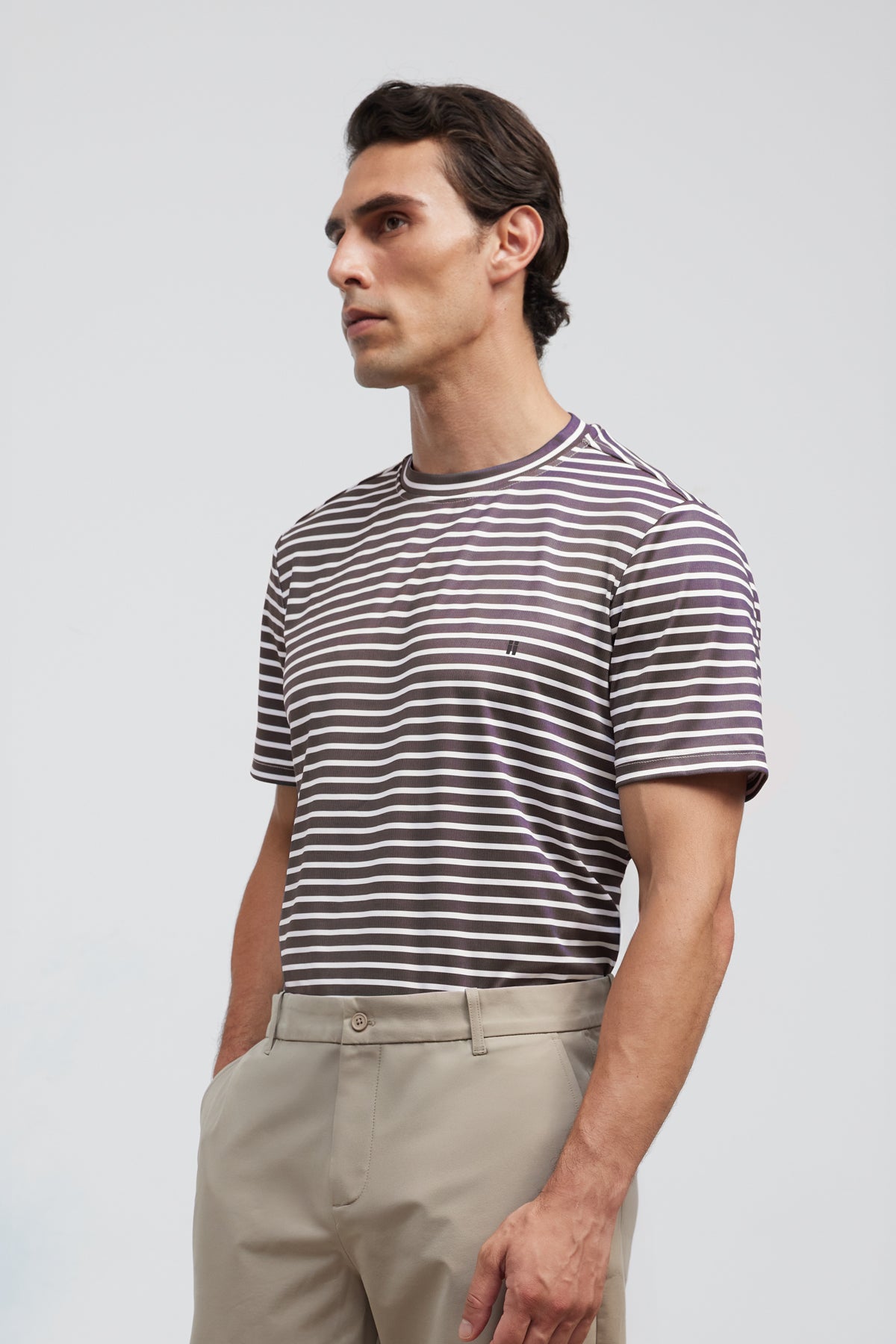 camiseta cuello redondo estampado rayas ciruela soft perfil 