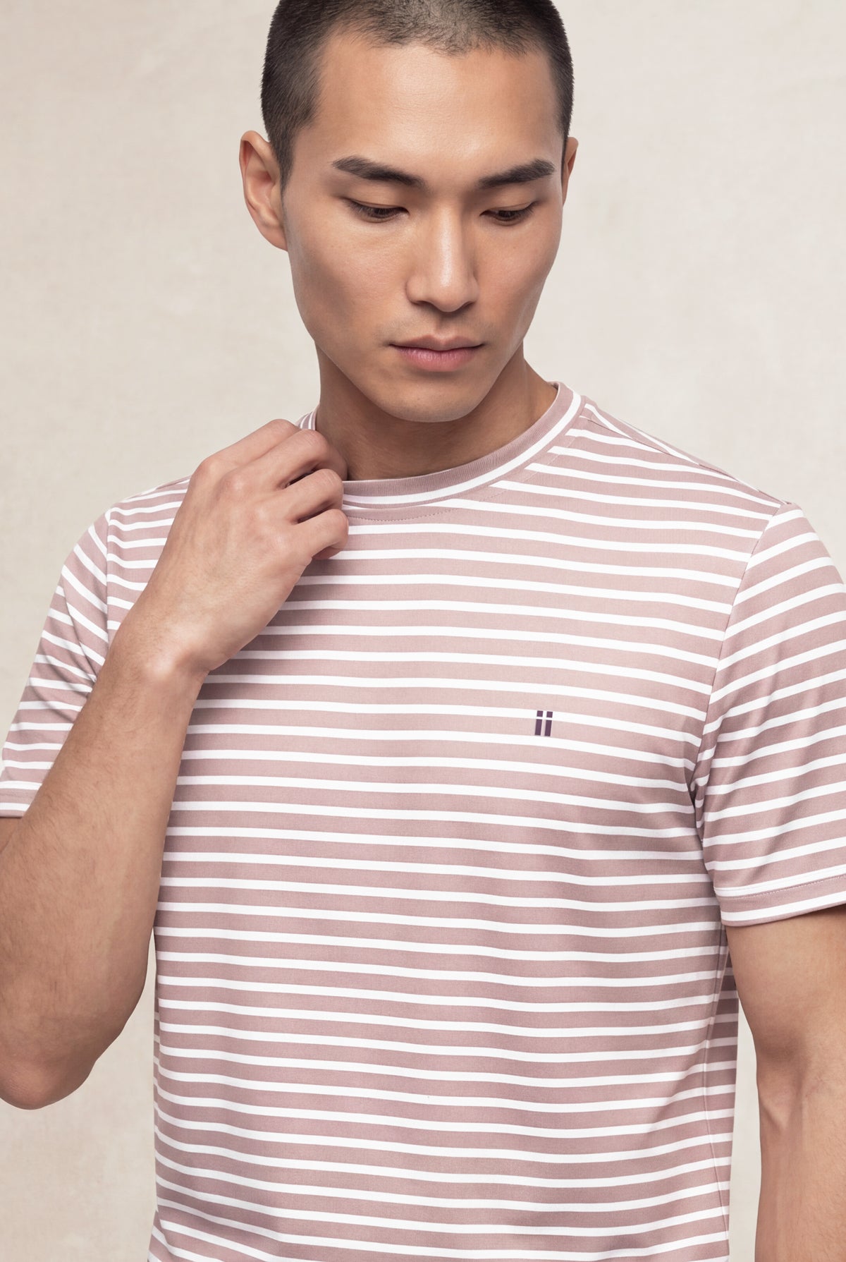 T-shirt de gola redonda para homem com estampa listrada rosa suave