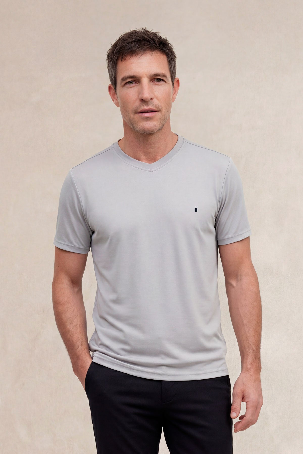 T-shirt cinza para homem com decote em V Soft