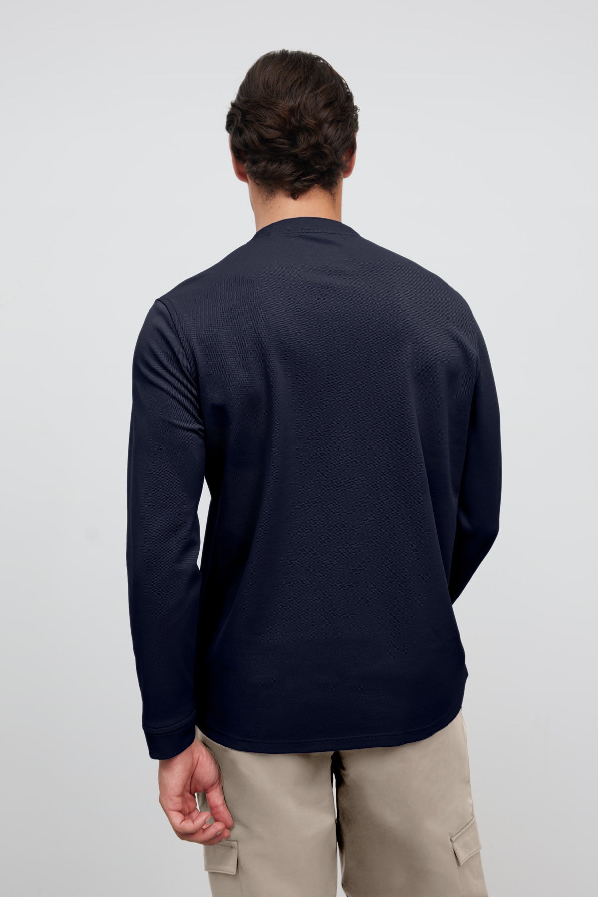 camiseta polo henley azul marino ranger espalda 