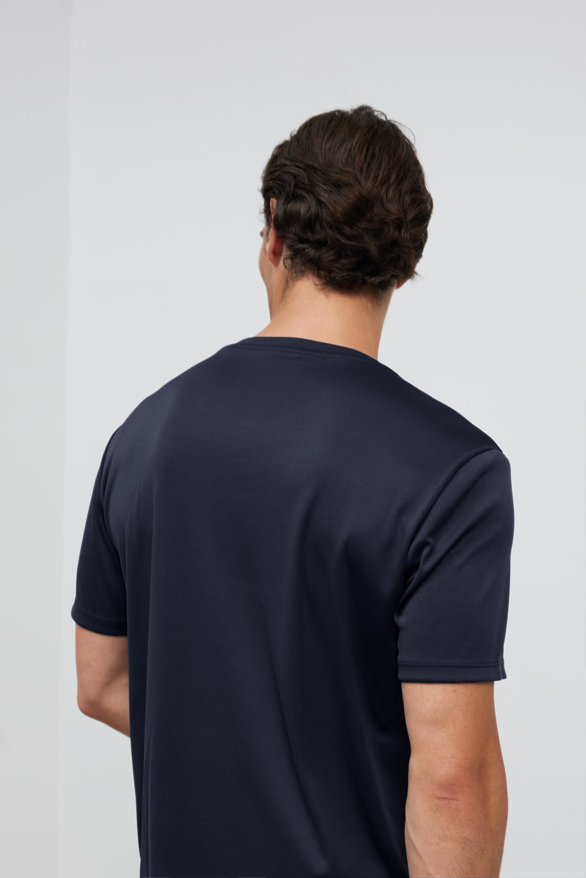 T-shirt para homem azul marinho com gola redonda e tecido macio
