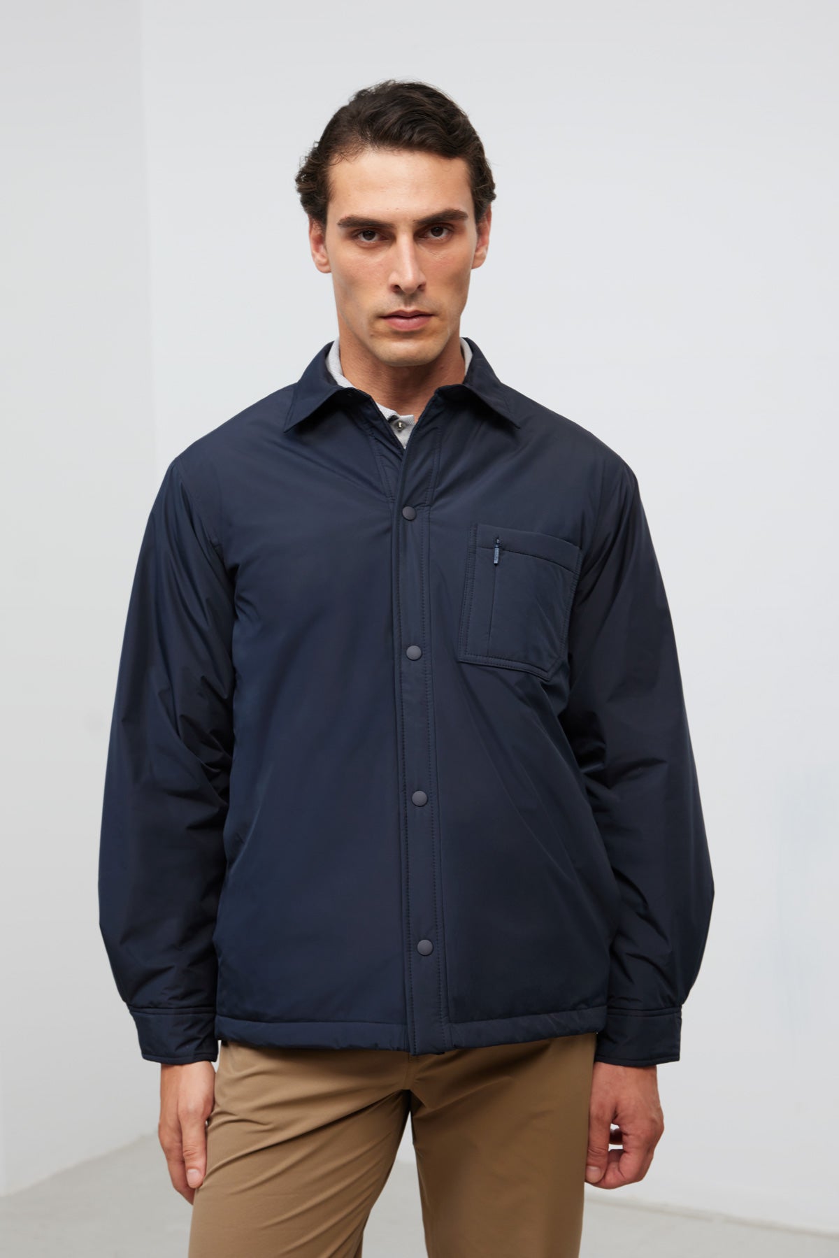 chaqueta acolchada azul marino plano medio 