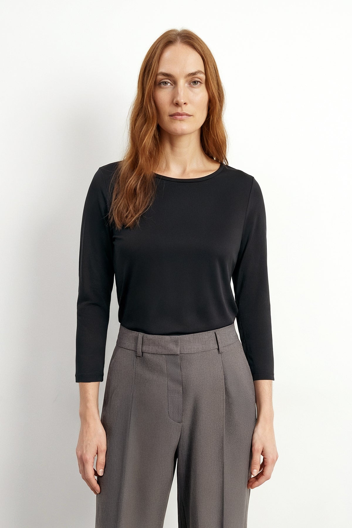 Camiseta cuello barco negra