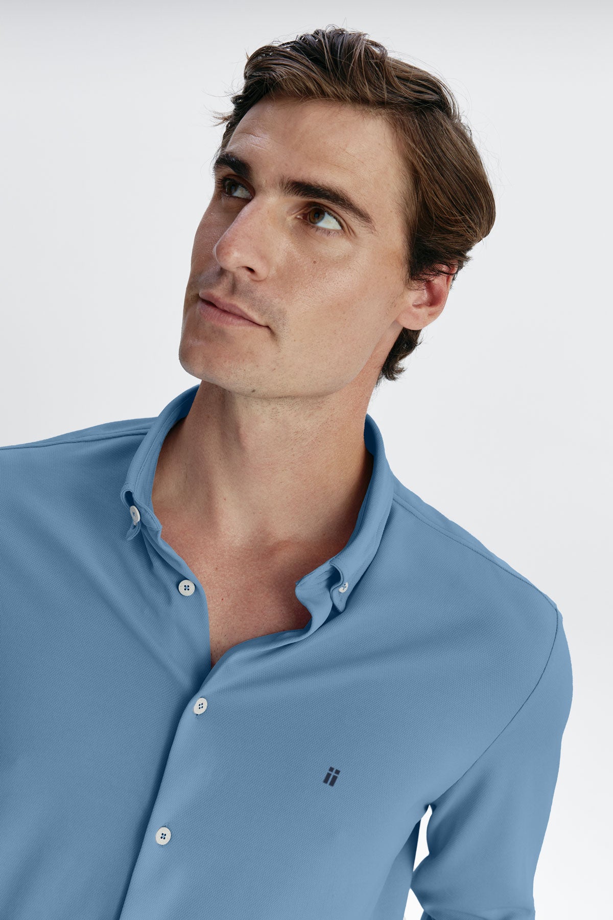 camisa azul jacaranda hombre regular detalle