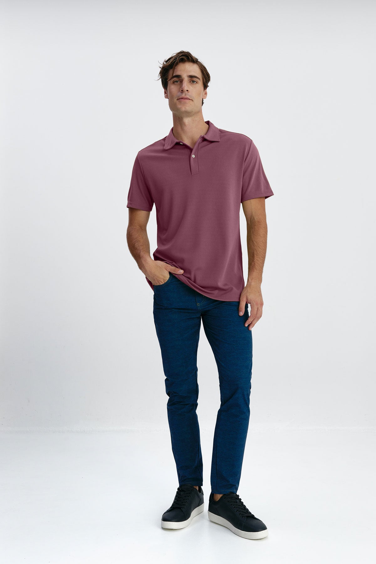 Men's short-sleeved polo shirt in maroon