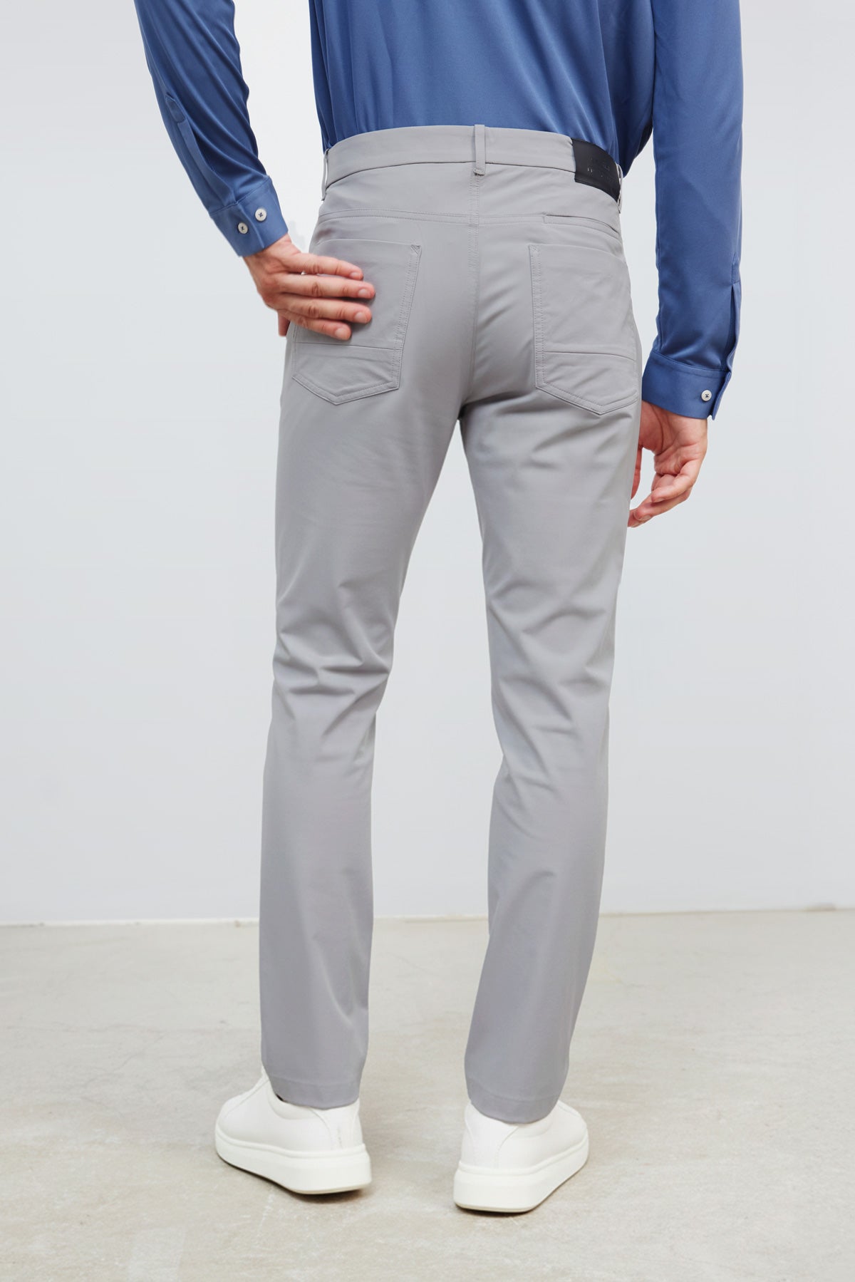 Calça de homem com 5 bolsos cinza Nova