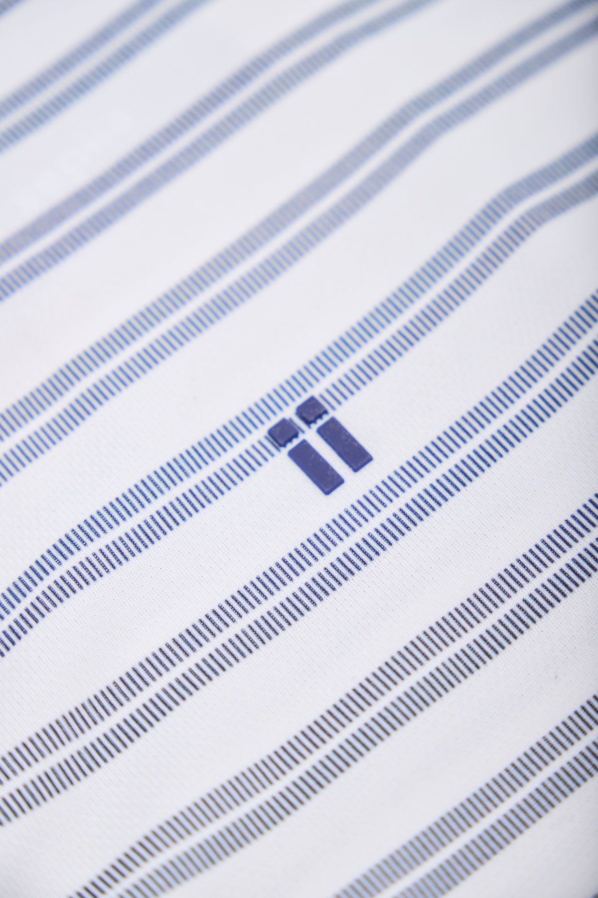 Men's short-sleeved polo shirt with sapphire blue stripes