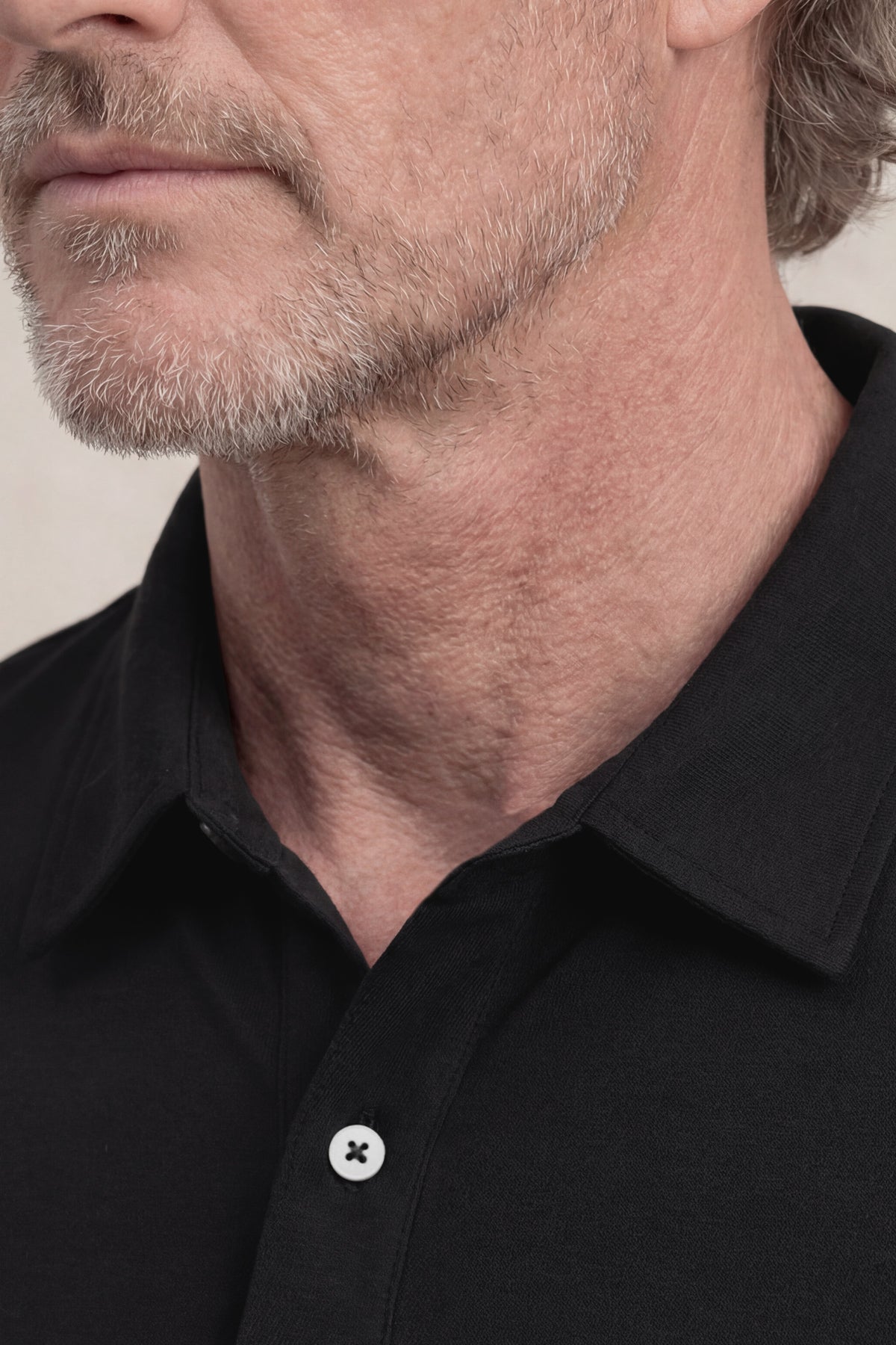 Men's black short-sleeved polo shirt