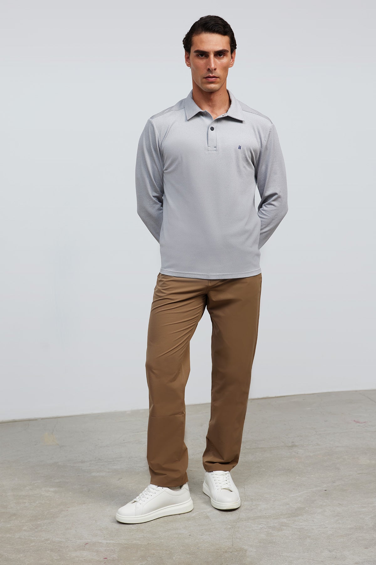 polo manga larga gris warm cuerpo entero 
