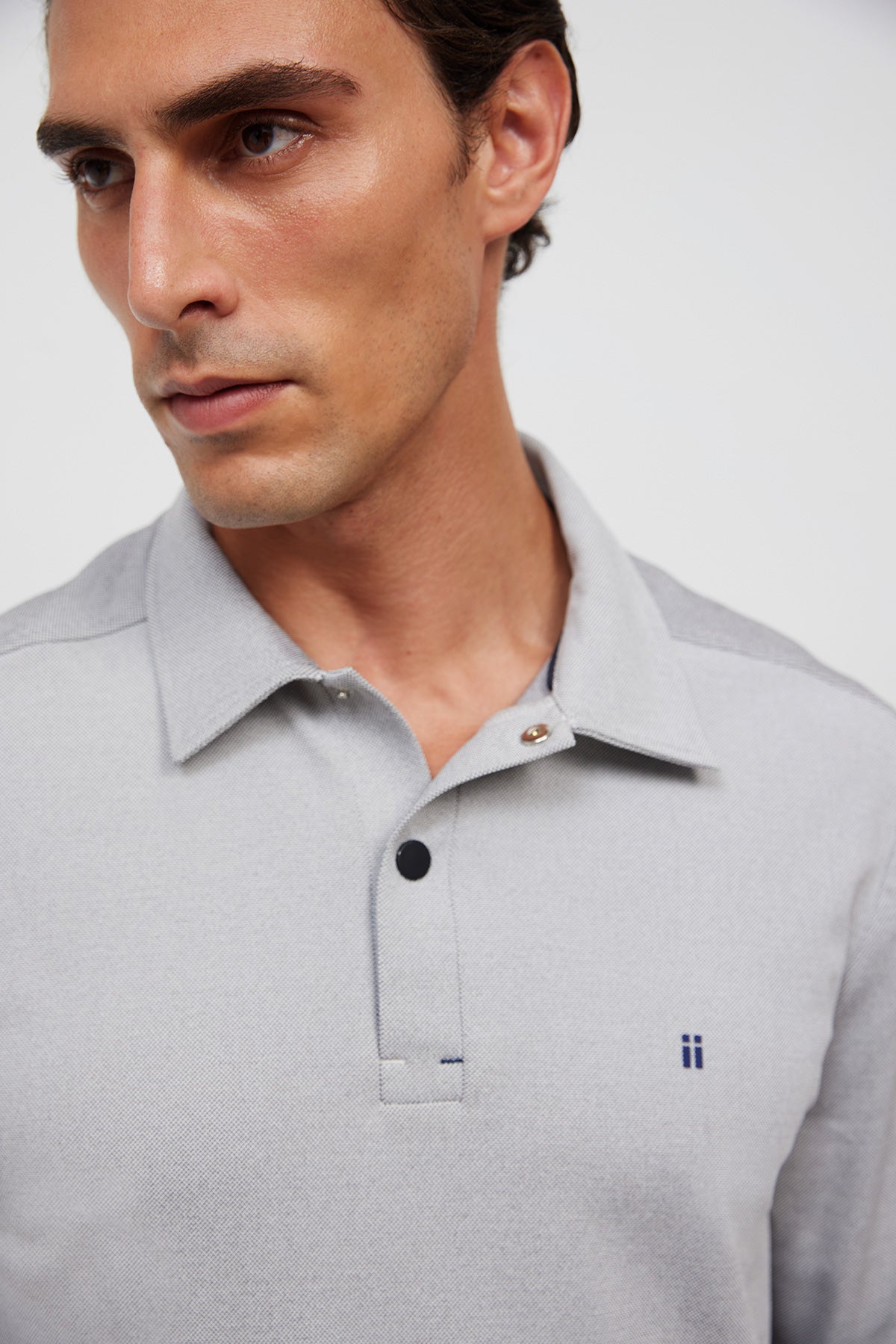 polo manga larga gris warm detalle