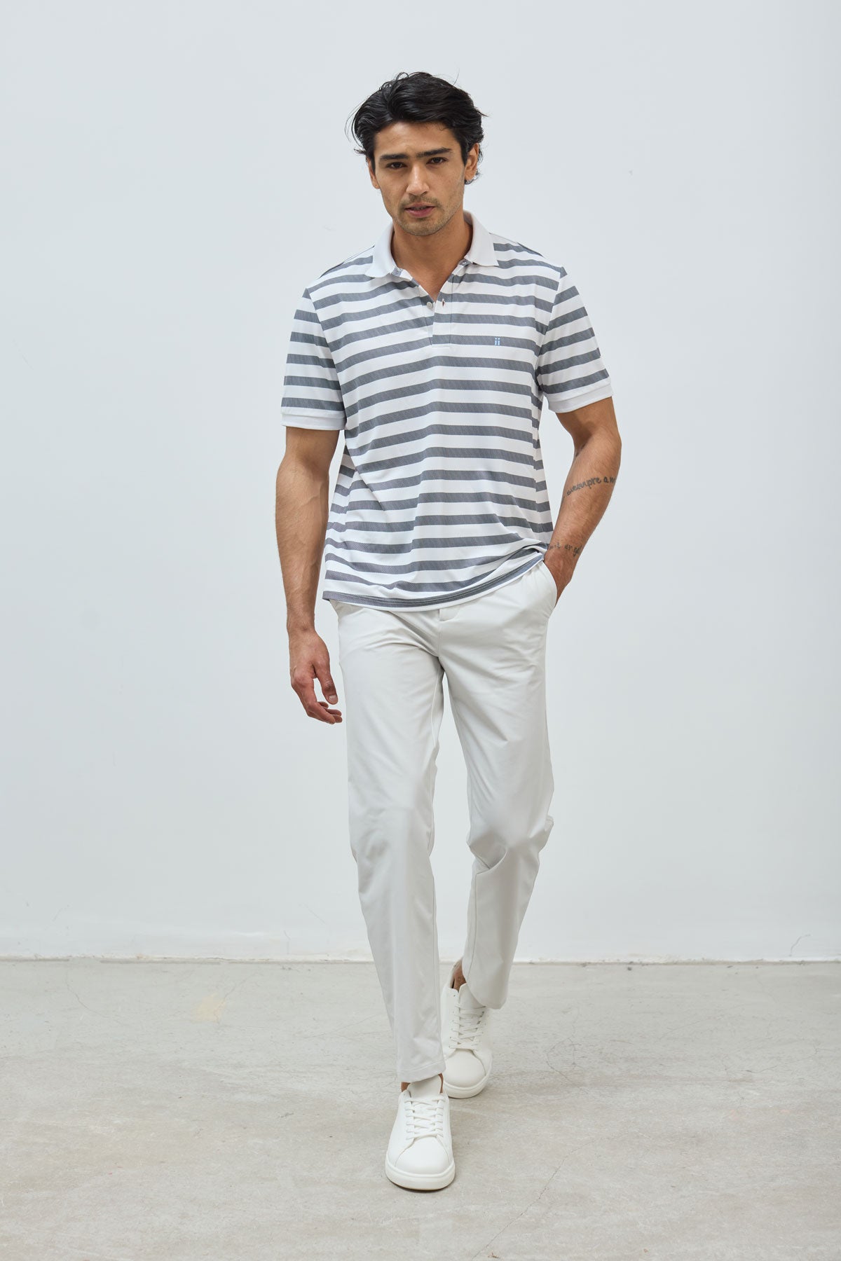 Men's polo shirt with wide stripes in sapphire blue