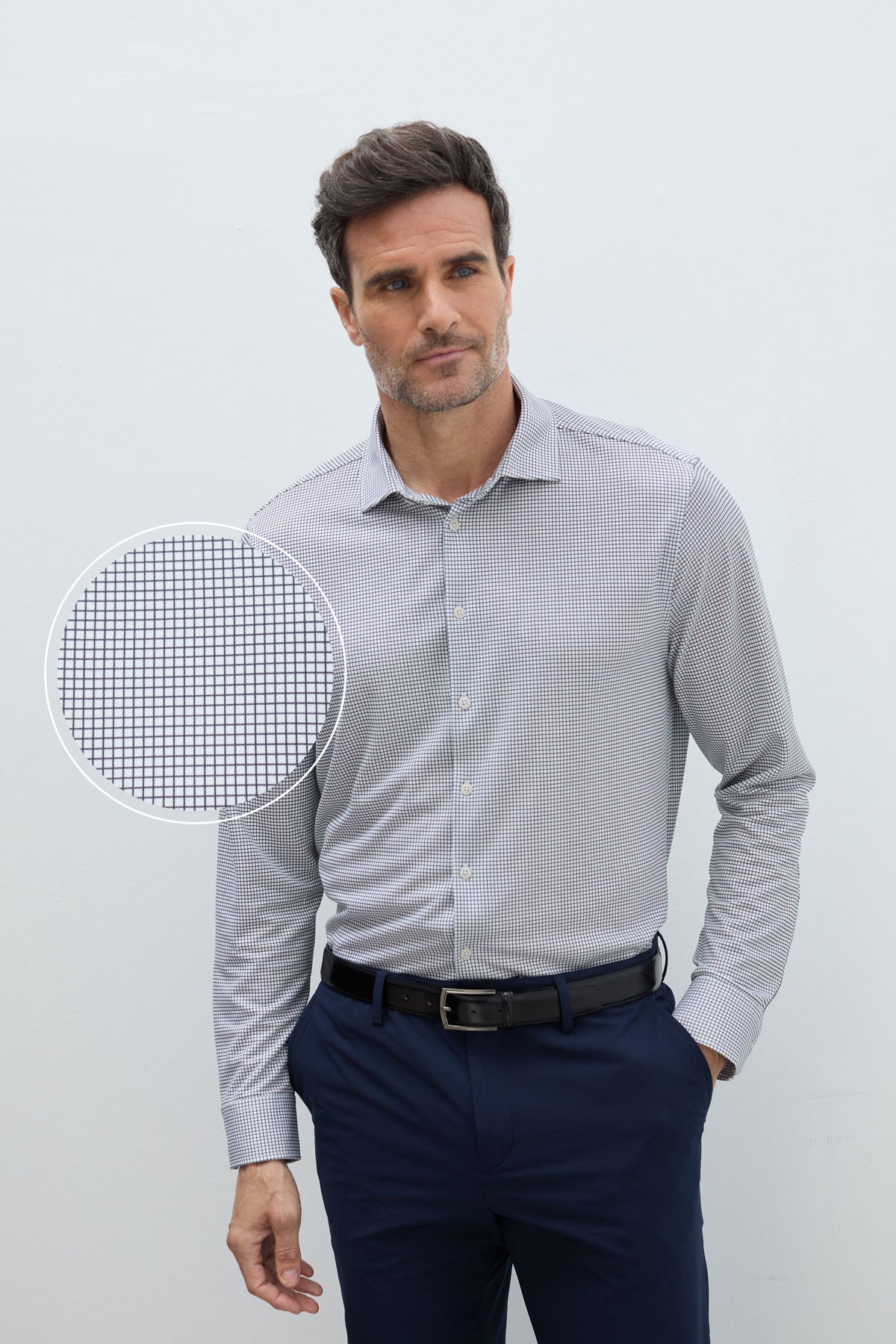 Camisa cuadros dark navy regular hombre. Foto de frente.