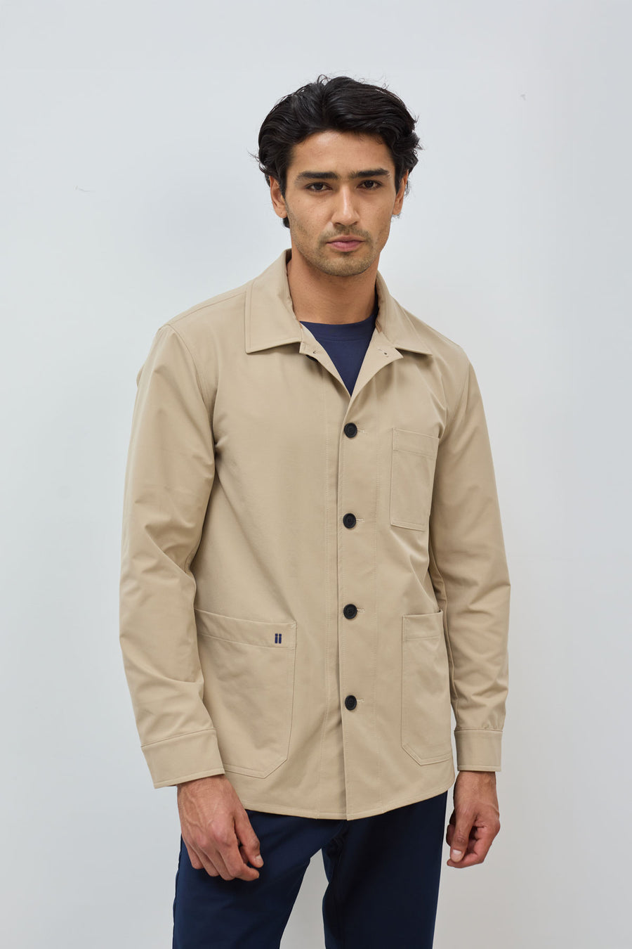 chaqueta work jacket beige. foto de frente.